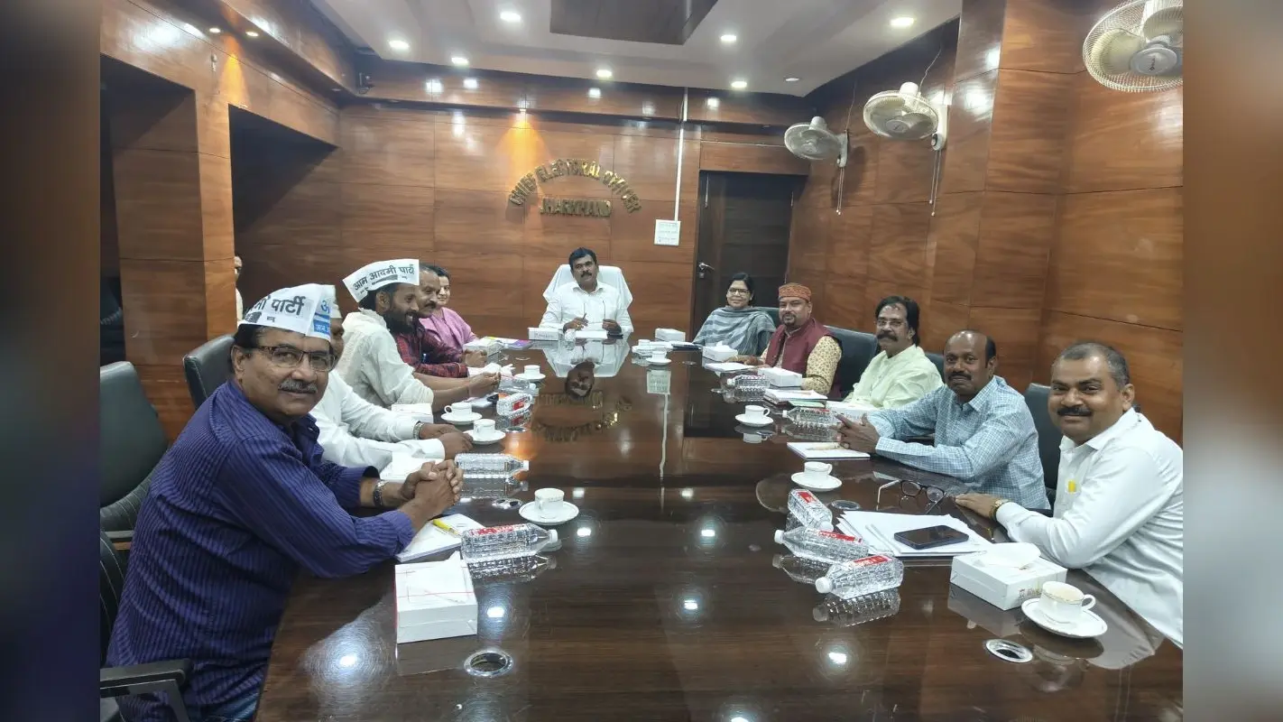 Jharkhand Chunav 2024: झारखंड के सीईओ के रवि कुमार का निर्देश, चुनाव में कम से कम लें स्कूल बसें