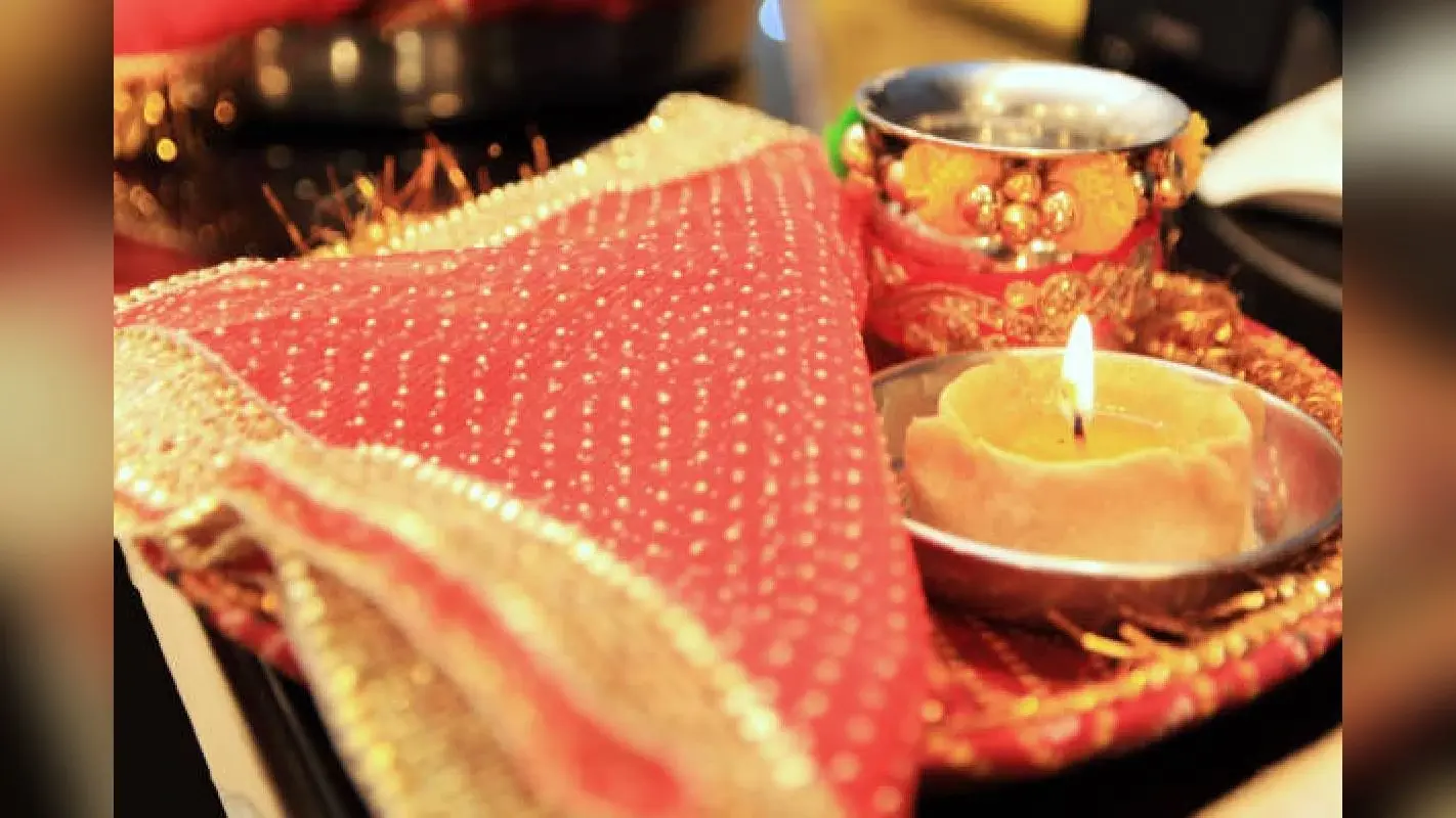 Karva Chauth Samagri List: करवा चौथ पूजा की थाली में रखें ये जरूरी सामान, जानें सरगी का समय
