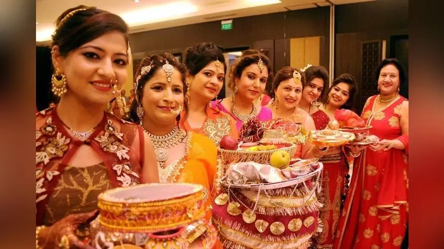 Karwa Chauth Special: चांद निकलने का कर रही है इंतजार, उस दौरान खेल सकती ये 5 मजेदार गेम्स