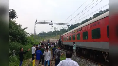 Train Accident: अगरतला-लोकमान्य टर्मिनल एक्सप्रेस के 8 डिब्बे पटरी से उतरे, हेल्पलाइन नंबर जारी