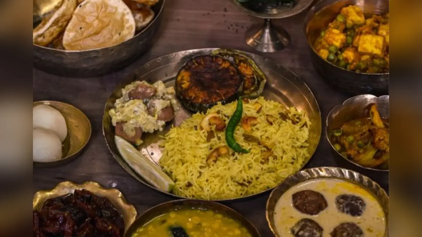 Masala Khichdi Recipe : खिचड़ी को दें मसालेदार ट्विस्ट, यहां जानें बनाने का आसान तरीका