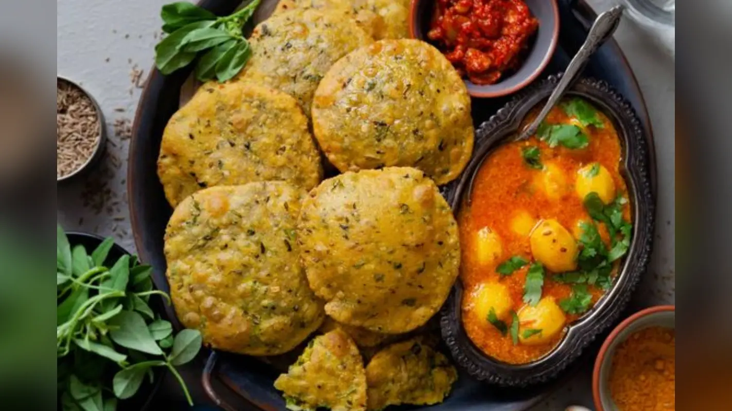 Crispy Methi Puri Recipe: मेथी पुरी बनाने के लिए फॉलो करें ये रेसपी, पुरी बनेगी एक दम खस्ता