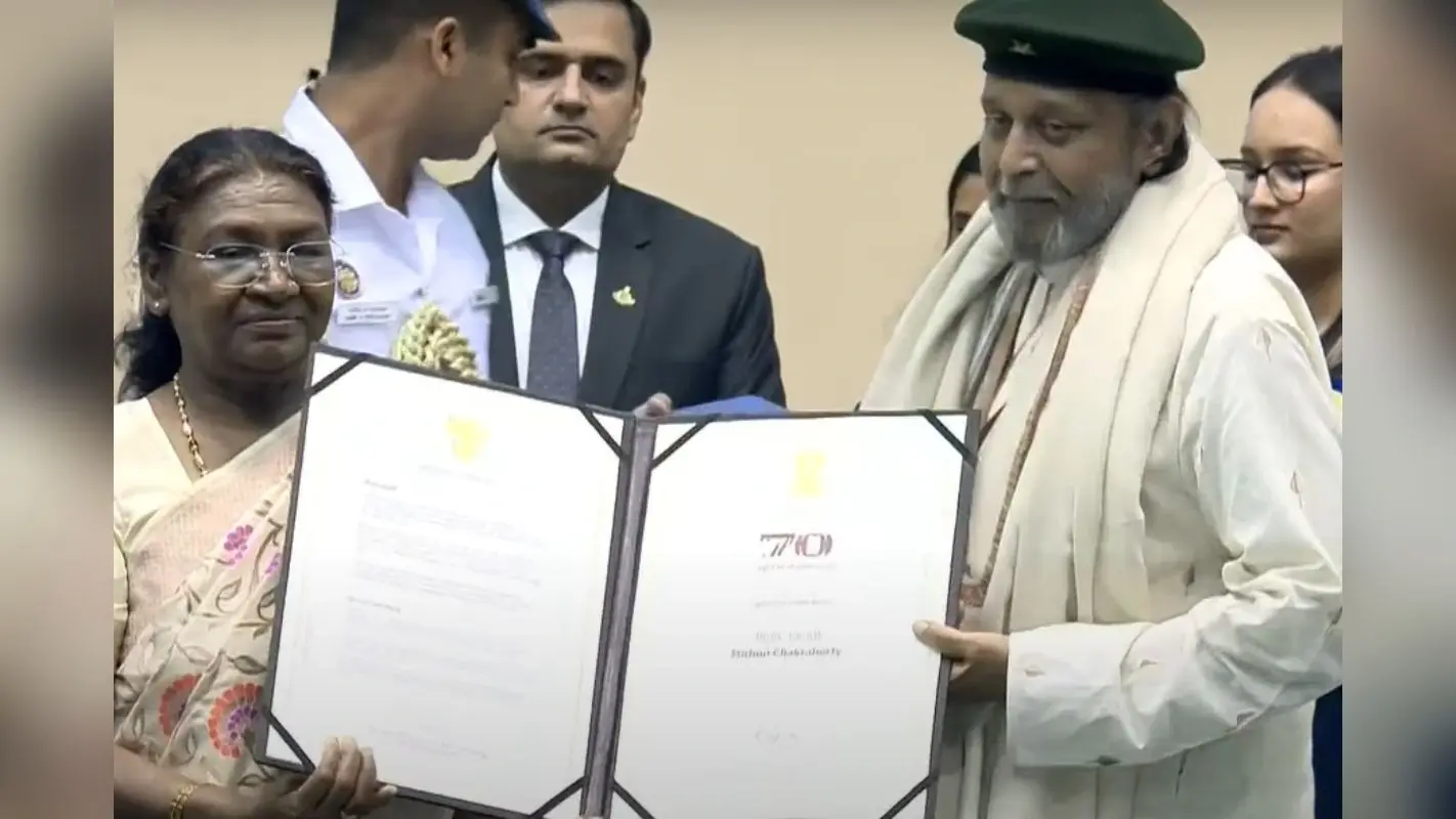 दादा साहब फाल्के पुरस्कार मिलते ही छलक पड़े Mithun Chakraborty के आंसू, बोले- भगवान ने सबकुछ दिया
