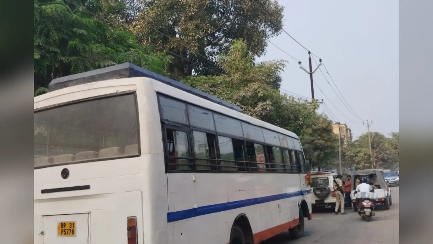 Muzaffarpur News: बस की छत पर बैठ मौत की सवारी कर रहे थे सात लोग, लगा करंट, एक की मौत