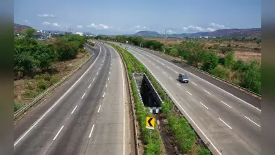 NH किनारे लावारिस वाहनों पर कार्रवाई, मुजफ्फरपुर में सड़क सुरक्षा के लिए उठाए गए कदम