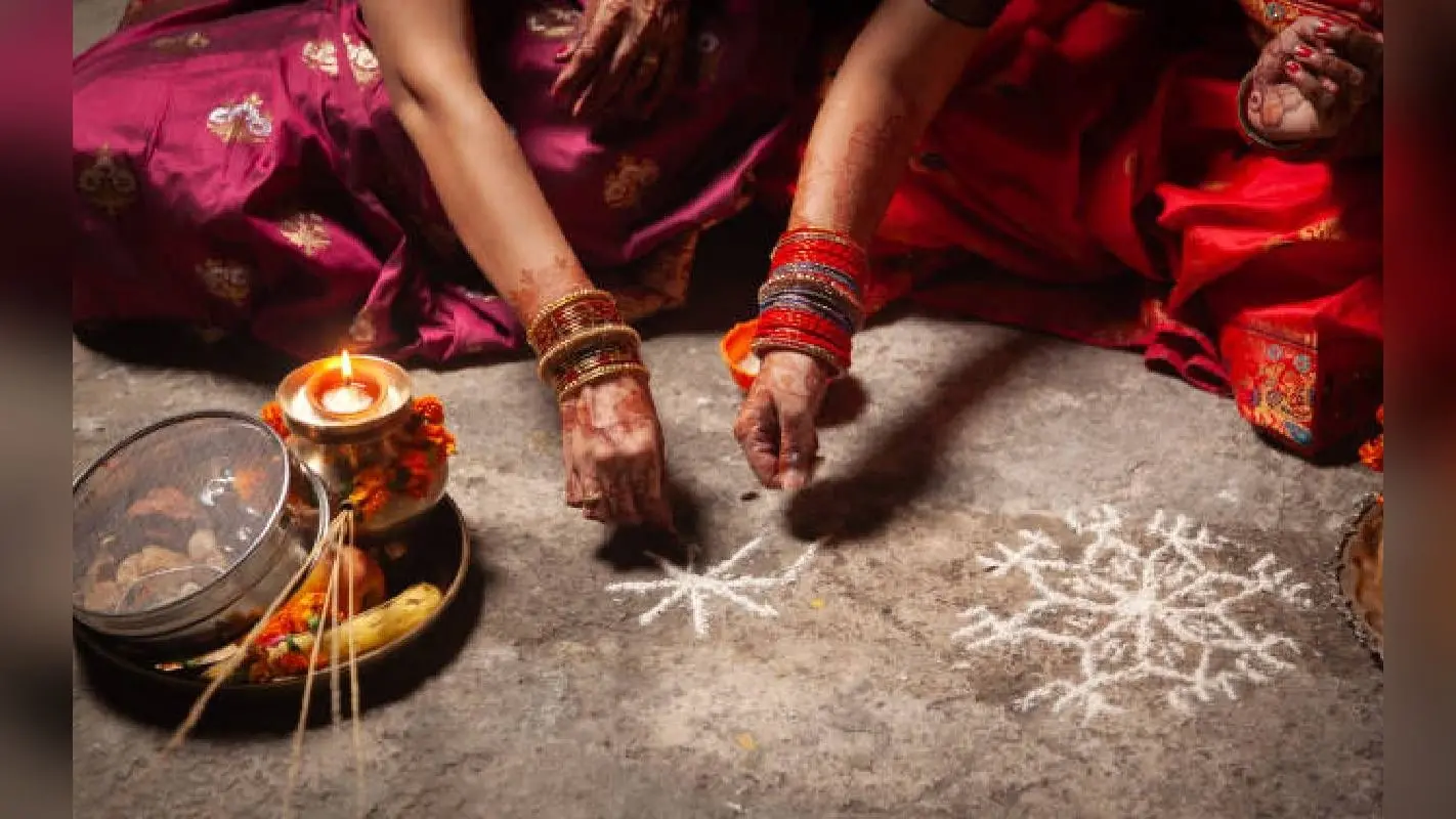 Karwa Chauth 2024: करवा चौथ का चौका क्यों और कैसे बनाते हैं, जानें सामग्री और बनाने की विधि