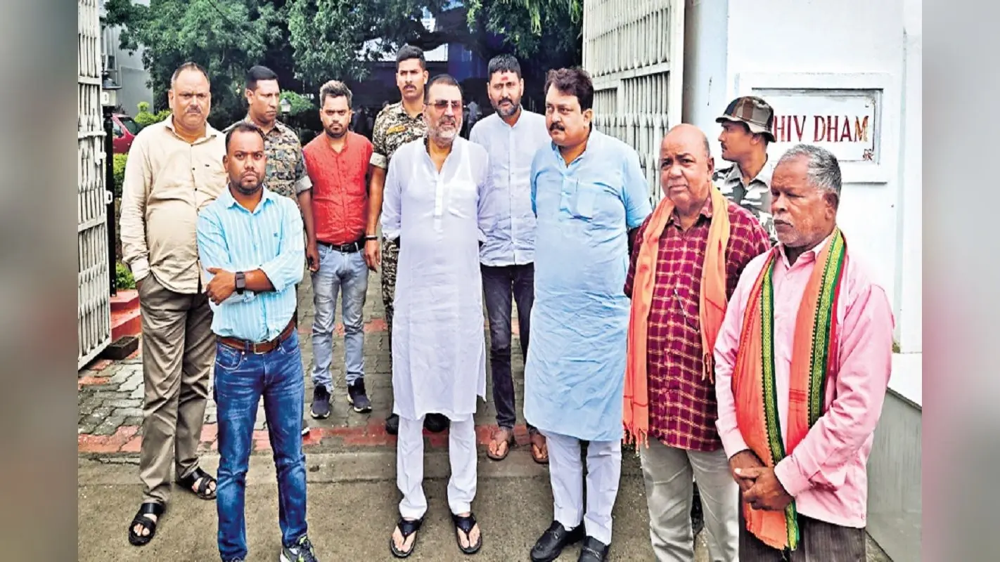 CM हेमंत सोरेन के प्रस्तावक मंडल मुर्मू ने निशिकांत दुबे से की मुलाकात, रांची आते समय पुलिस ने रोका