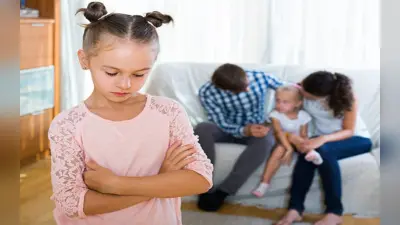 Parenting Tips: बच्चों के सामने मां-बाप कभी न करें ये गलतियां, आपस में हो जाती है दुश्मनी