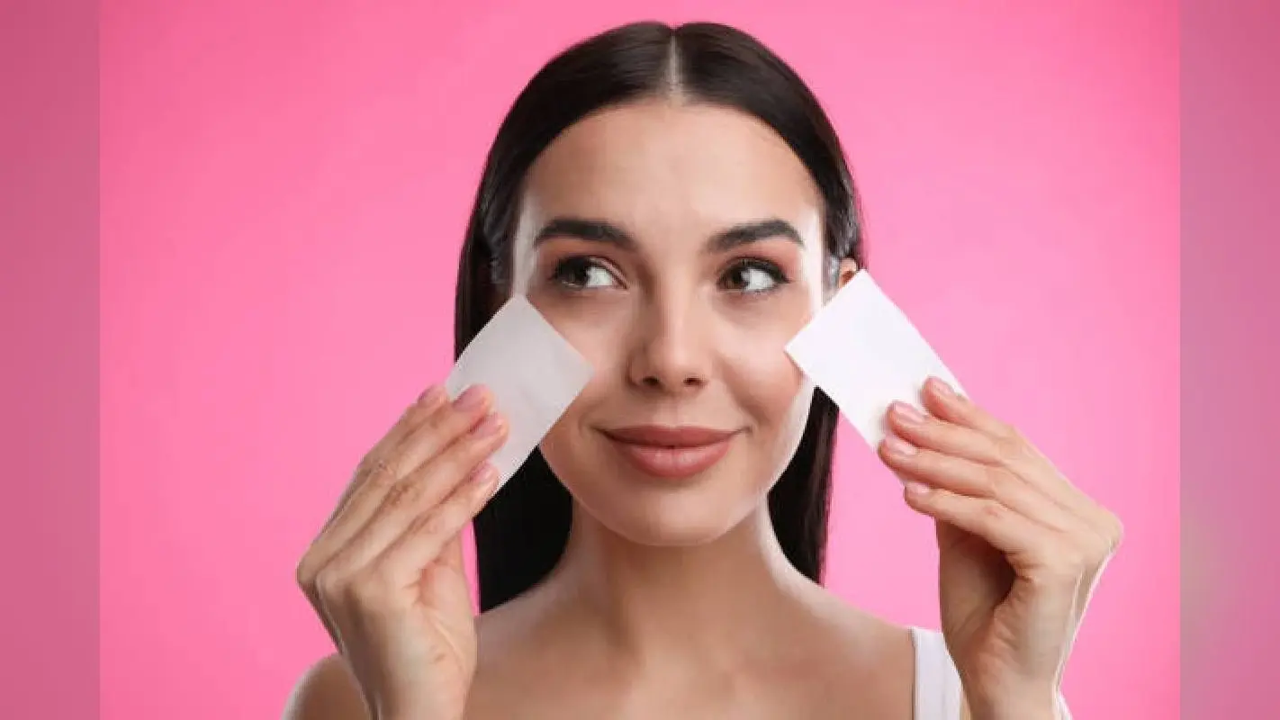 Skincare Tips for Oily Skin: अगर आपकी भी है तैलीय त्वचा तो न करें इन 3 चीजों का इस्तेमाल