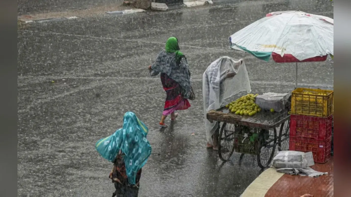 Bihar Weather: दुर्गा पूजा के बाद भी बिहार में जारी रहेगा बारिश का दौर, IMD ने जारी किया मूसलाधार बारिश का अलर्ट