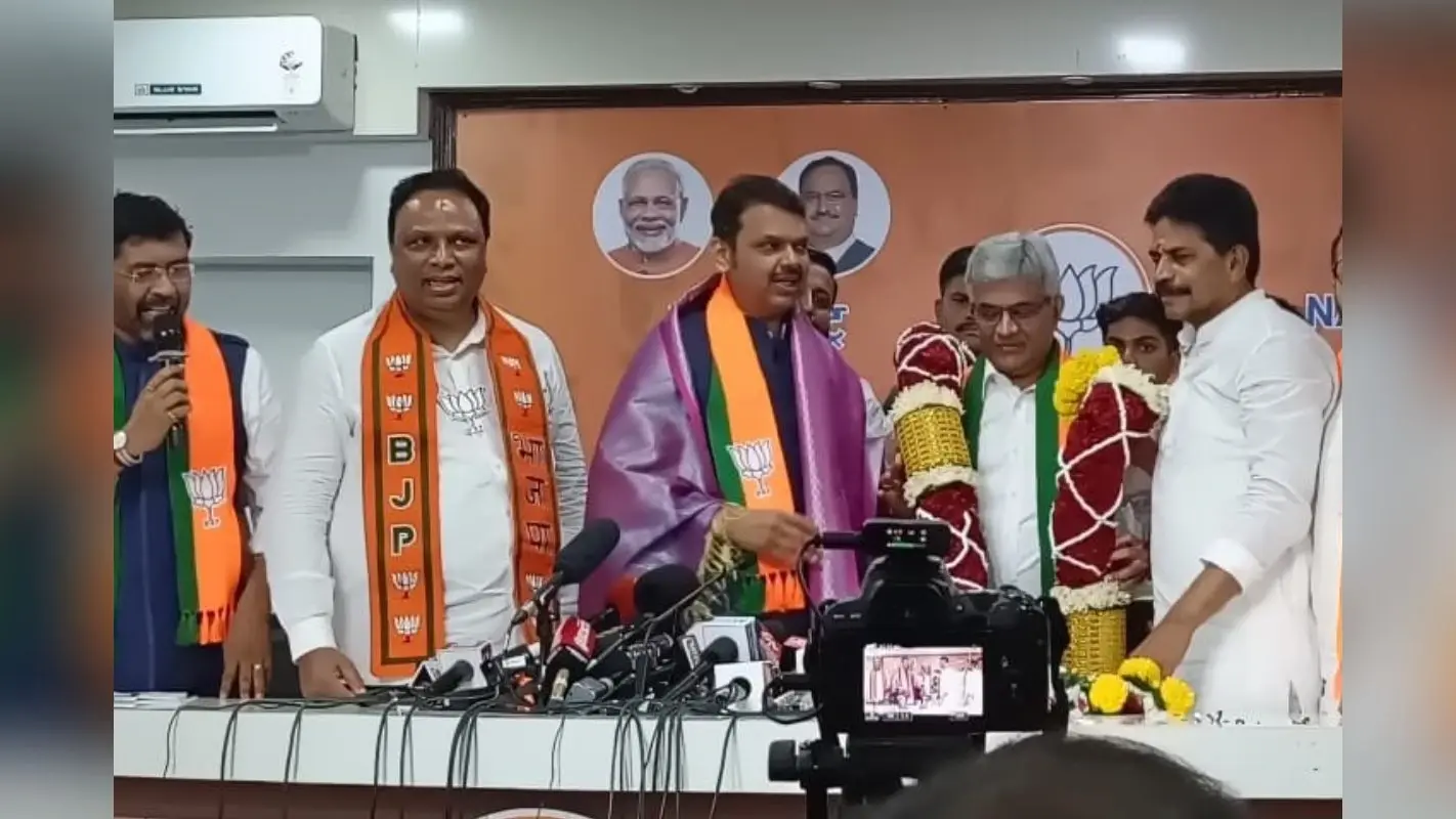 Maharashtra Elections: कौन हैं रवि राजा? चुनाव से पहले कांग्रेस को दिया तगड़ा झटका, बीजेपी में शामिल