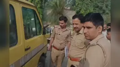 UP के अमरोहा में स्कूल वैन पर फायरिंग से मची चीख पुकार