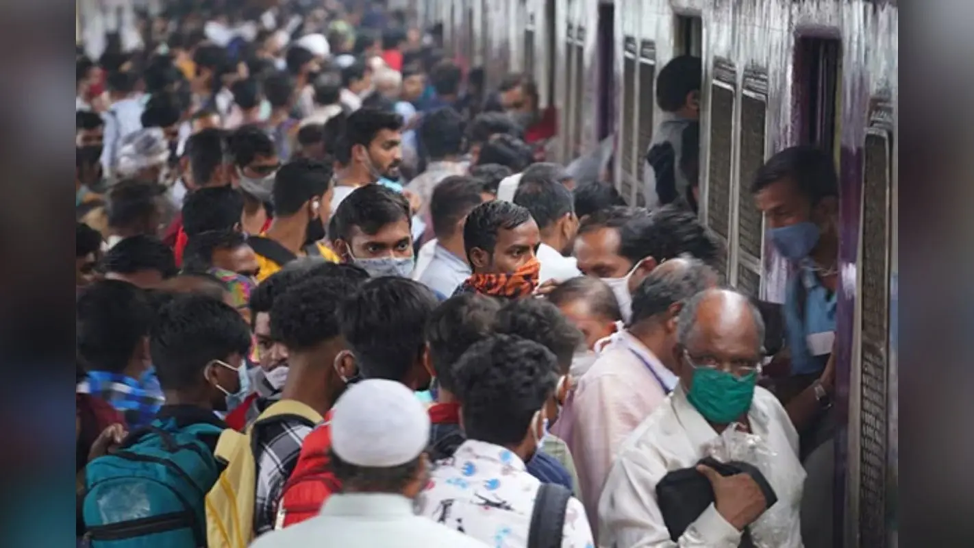Bandra Terminus: मुंबई के बांद्रा टर्मिनस रेलवे स्टेशन पर मची भगदड़