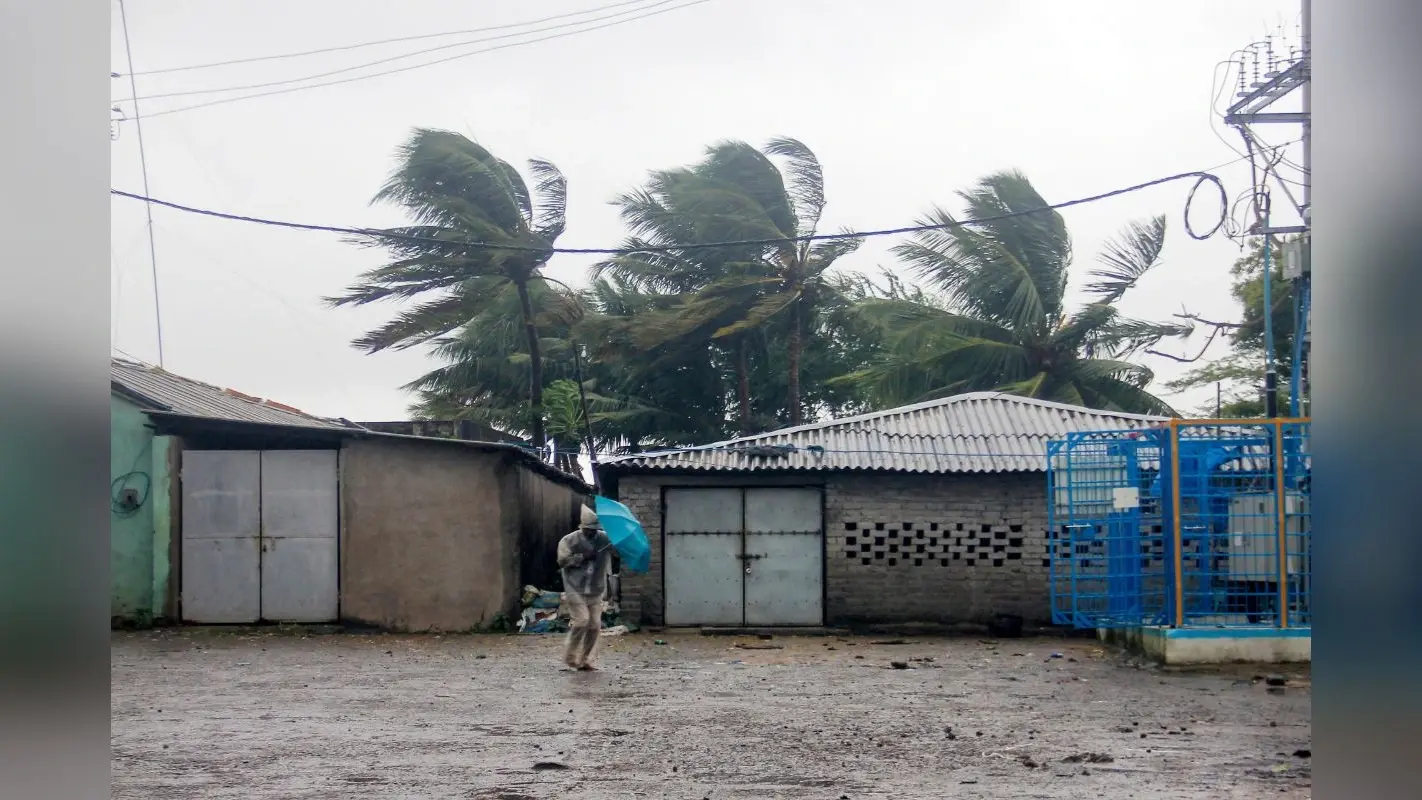 Cyclone Dana : बंगाल में ‘दाना’ से मरने वालों की संख्या बढ़कर हुई चार