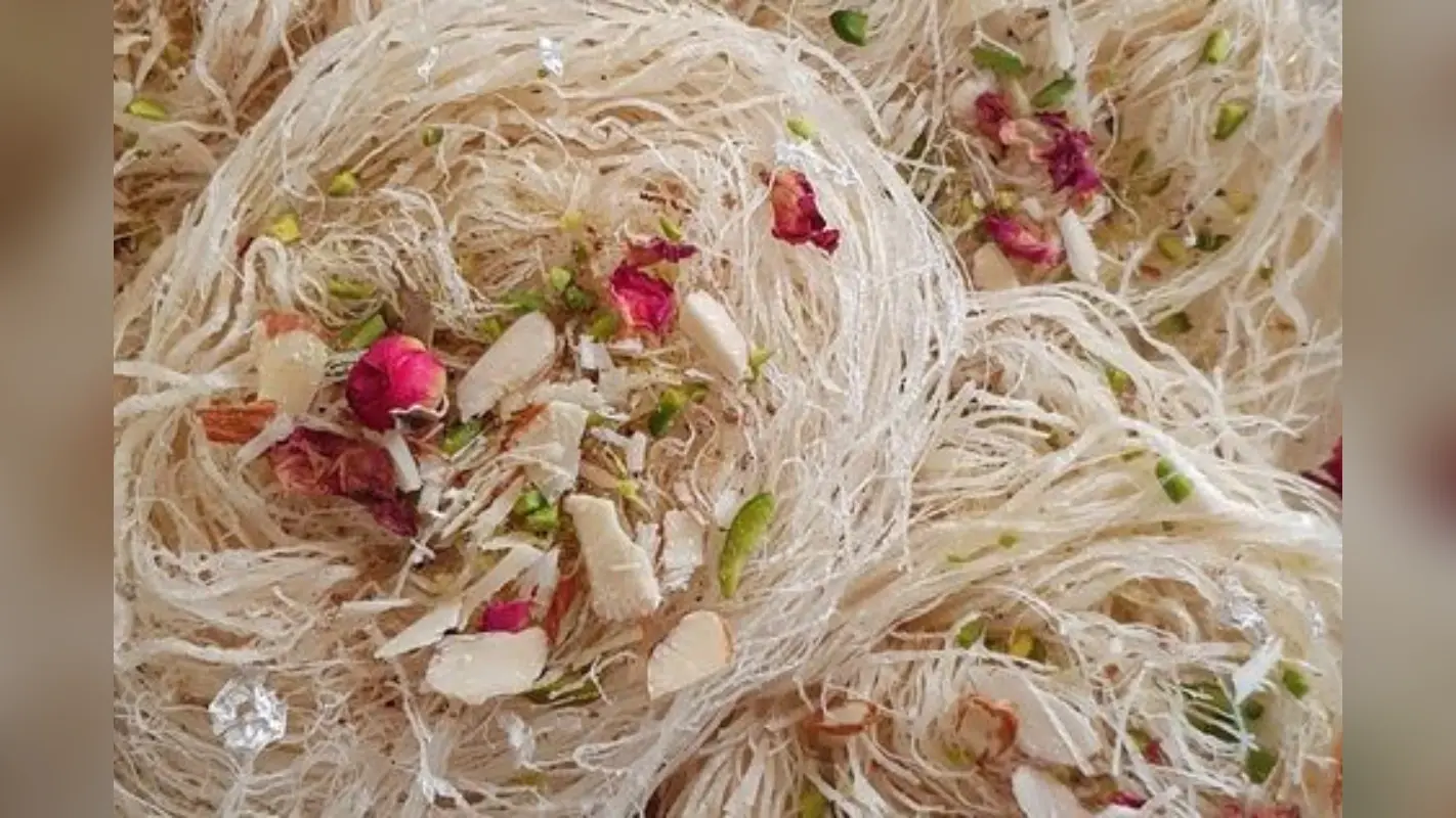 Diwali Special Sutarfeni Recipe: दिवाली में बढ़ जाती है इस मिठाई की डिमांड, बेहद आसान है इसकी रेसिपी