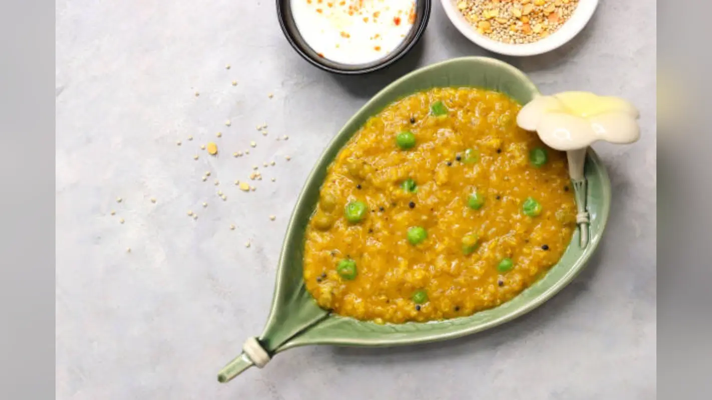 Khichdi For Navratri: नवरात्रि में व्रत रखना हुआ और भी आसान, इस स्वादिष्ट खिचड़ी रेसिपी के साथ