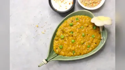 Khichdi For Navratri: नवरात्रि में व्रत रखना हुआ और भी आसान, इस स्वादिष्ट खिचड़ी रेसिपी के साथ