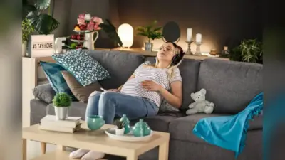 Pregnancy: गर्भ में बच्चे के विकास के लिए संगीत सुनने के फायदे