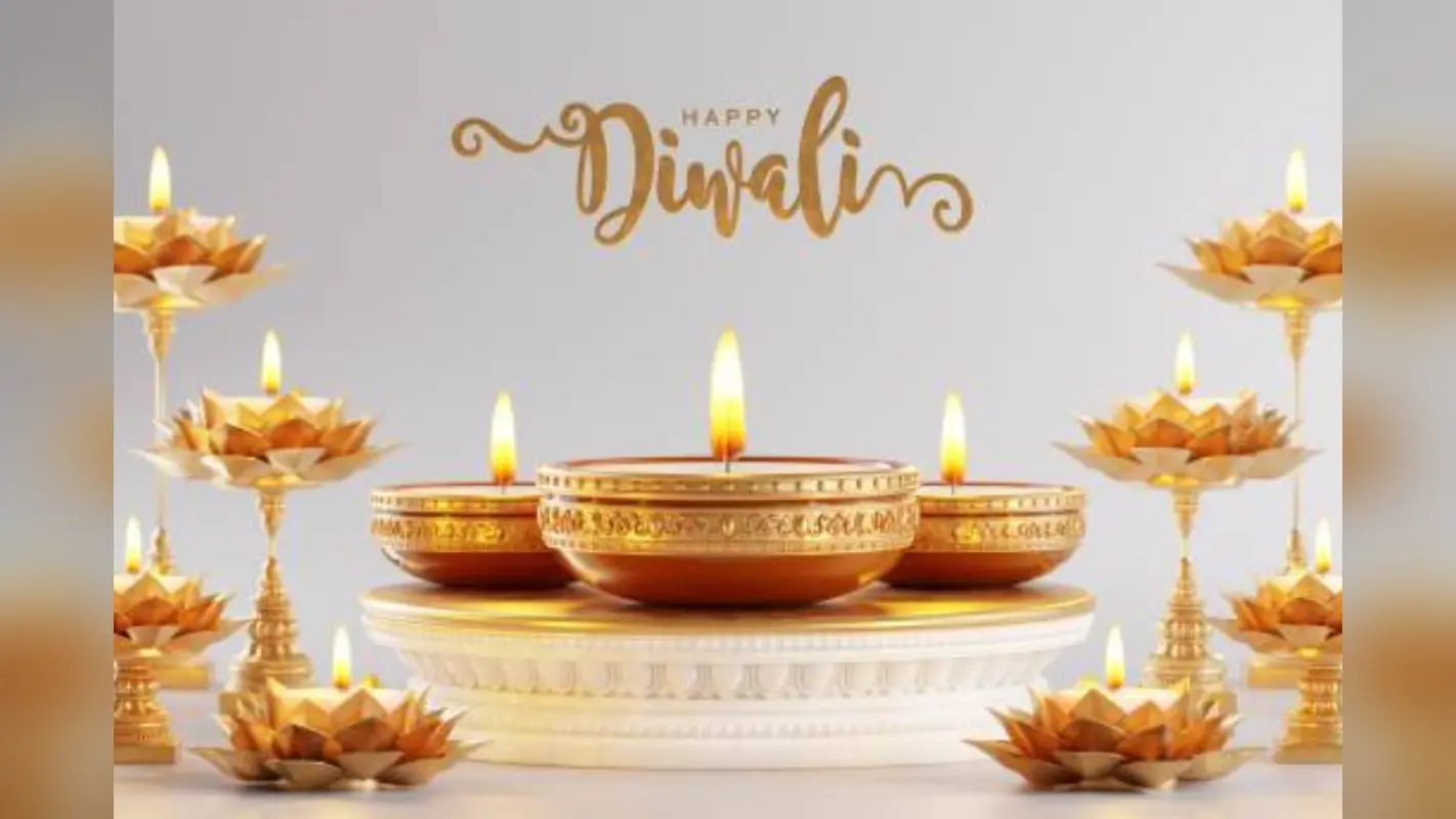 Diwali Traditions: कहीं तेल स्नान, कहीं अखाड़ा सजाने की परंपरा, कई तरीकों से मनाई जाती है दिवाली