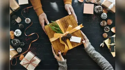 Diwali Gift Ideas: दिवाली पर दोस्तों के लिए बेहतरीन गिफ्ट आइडियाज