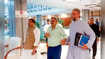 कल्याण ने बोतल तोड़ पाल की तरफ फेंकी, हुए निलंबित