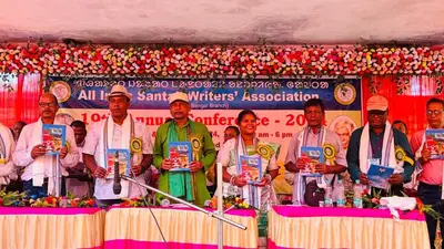 Jamshedpur News : ऑल इंडिया संताली राइटर्स एसोसिएशन ने साहित्यकारों व विशिष्ट लोगों को किया सम्मानित