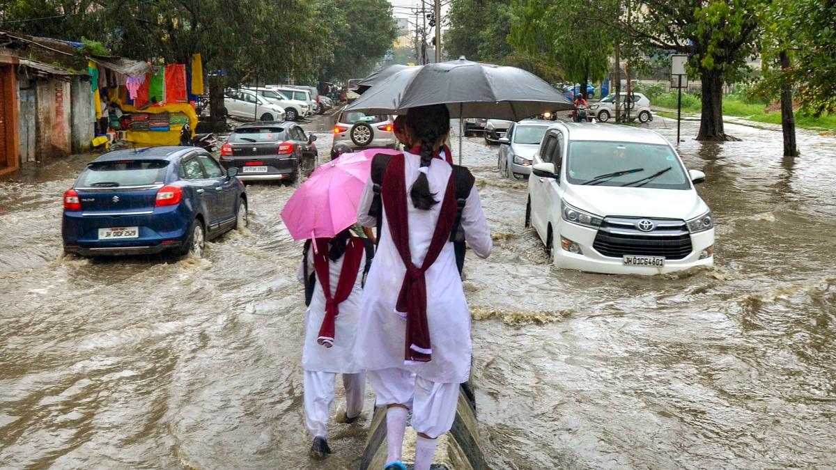 Bihar Weather: बिहार में बारिश बिगाड़ सकती है मेले का मजा! आज 7 जिलों में ऑरेंज अलर्ट जारी