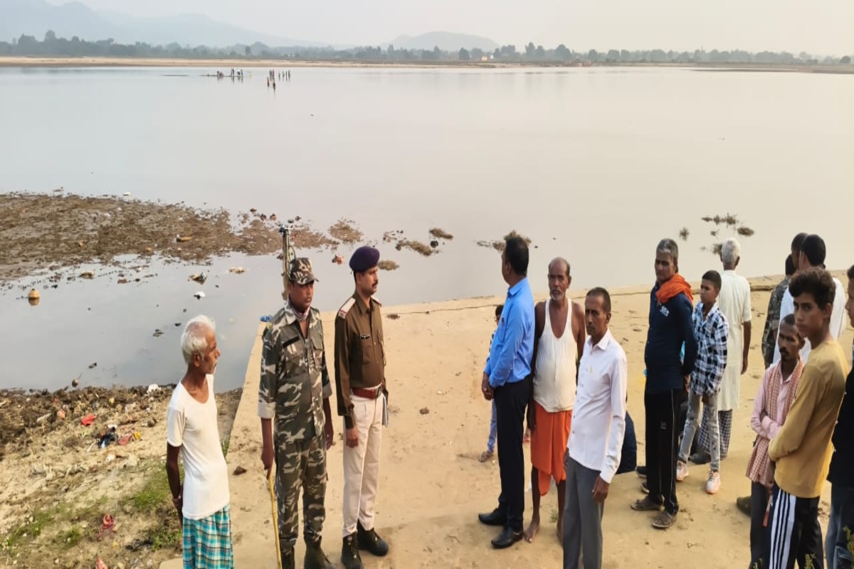 Garhwa News: कोयल नदी में नहाने गए तीन बच्चे डूबे, अब तक नहीं मिला शव