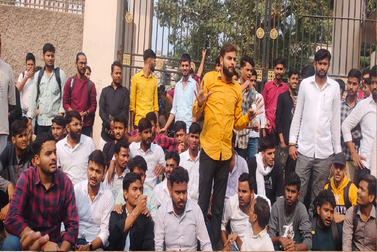 पटना यूनिवर्सिटी के छात्रों पर लाठीचार्ज, विरोध में परीक्षाएं स्थगित, पढ़िए क्या बोले स्टूडेंट्स