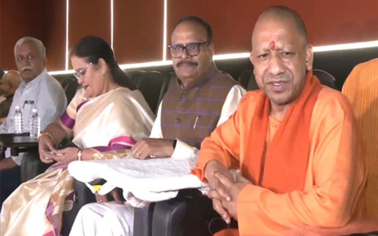 UP के सीएम योगी आदित्यनाथ ने देखी ‘द साबरमती रिपोर्ट’ उत्तर प्रदेश में किया टैक्स फ्री फिल्म का ऐलान