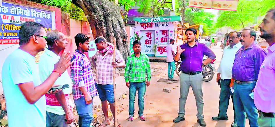 Gaya News : स्वच्छता पदाधिकारी से स्पष्टीकरण, ड्यूटी से गायब सफाईकर्मियों के मानदेय में कटौती का आदेश