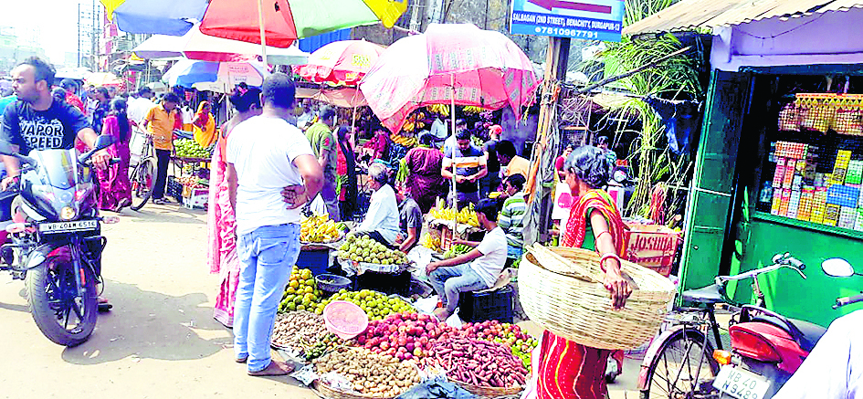 छठपर्व की खरीदारी के लिए बाजारों में उमड़ी भीड़