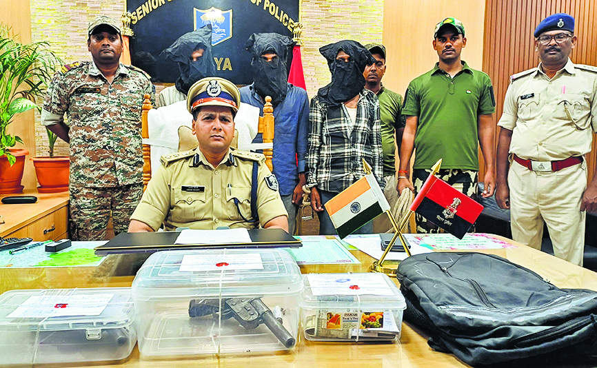 Gaya News : सीएसपी से लूटपाट के मामले में तीन गिरफ्तार, दो कट्टे जब्त
