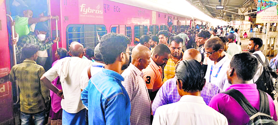 Gaya News : रेलवे हर दिन 20 हजार रुपये का झेल रहा नुकसान