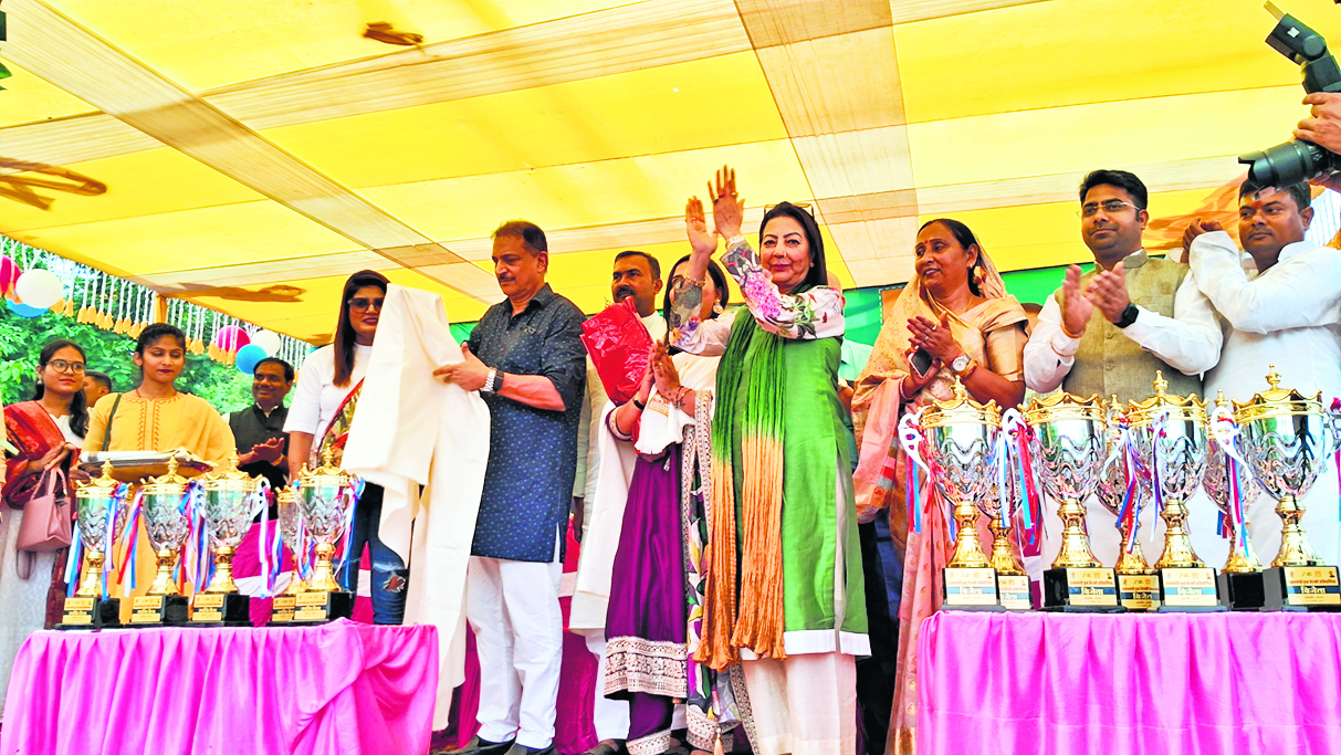 Chhapra News : अमनौर में आयोजित दो दिवसीय प्रधानमंत्री युवा ग्रामीण तैराकी प्रतियोगिता का हुआ समापन