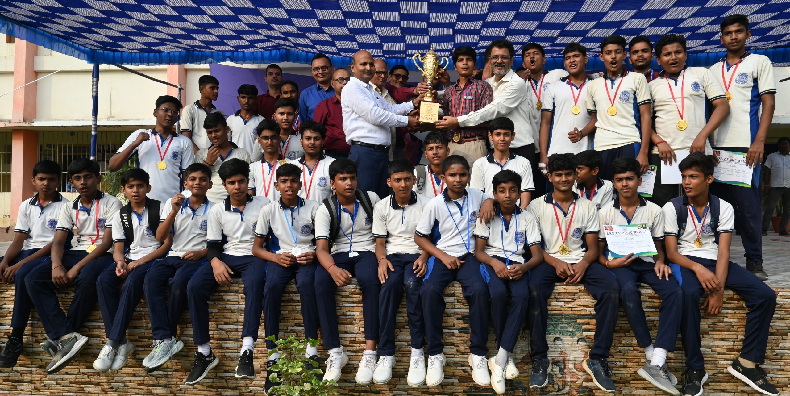 एसआरडीएवी पब्लिक स्कूल में वार्षिक खेलकूद समारोह आयोजित