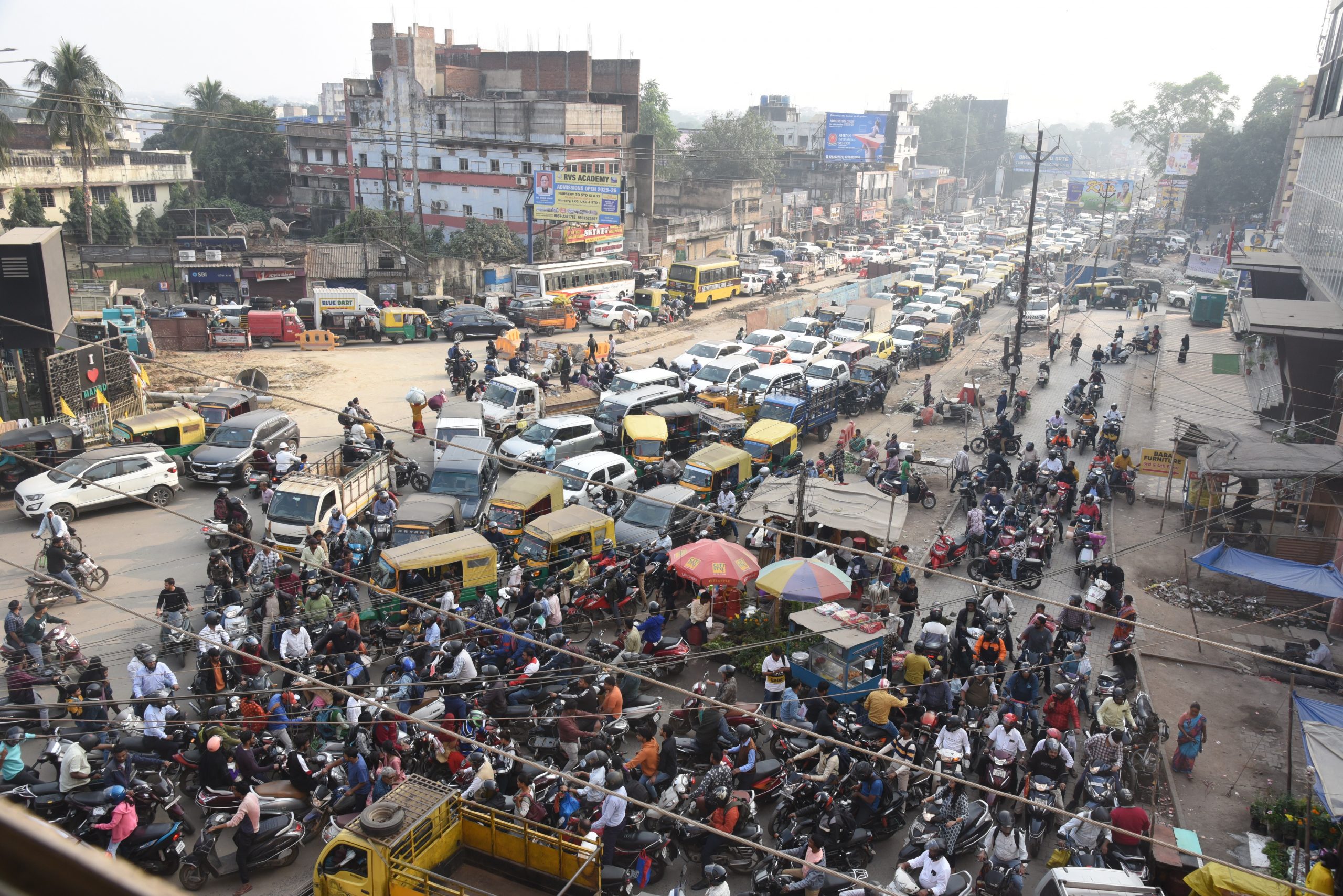Jamshedpur News : मानगो में जाम हुआ आम, दिन भर रेंगती रहीं गाड़ियां