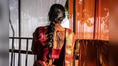 Gaya: हाइवा ने बाइक सवारों को कुचला, दो की हुई मौत, गुस्साई भीड़ ने लगाई आग