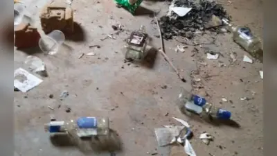 JNV का खाली कैंपस बना शरारती तत्वों का अड्डा, शराब के बोतलों से पटा स्कूल का कमरा