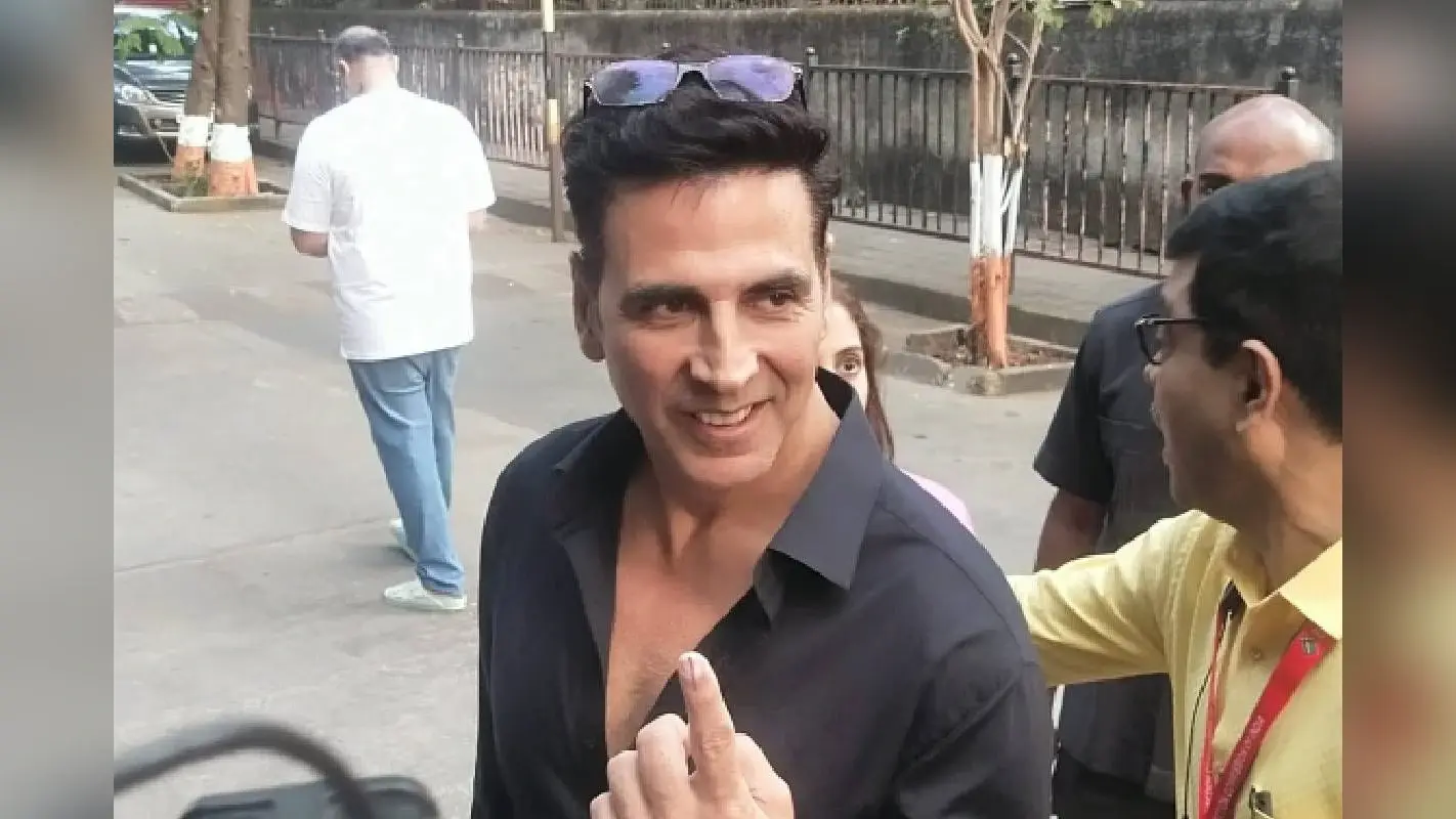 Maharashtra Election Voting : बॉलीवुड के इन एक्टरों ने किया मतदान, सचिन तेंदुलकर भी पहुंचे वोट डालने