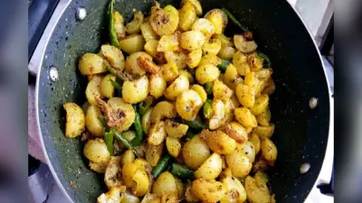 Amla Benefits: आंवला को कैसे खाया जाए? कच्चा या आंवला का आचार, जानें क्या है फायदेमंद