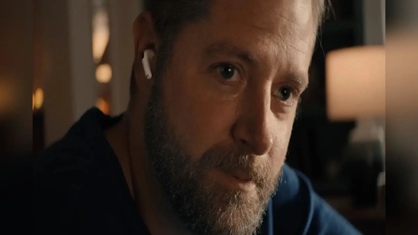 AirPods Pro 2 का यह ऐड आपका दिल छू लेगा, Tim Cook के किया शेयर, Elon Musk ने कहा- This Is Cool