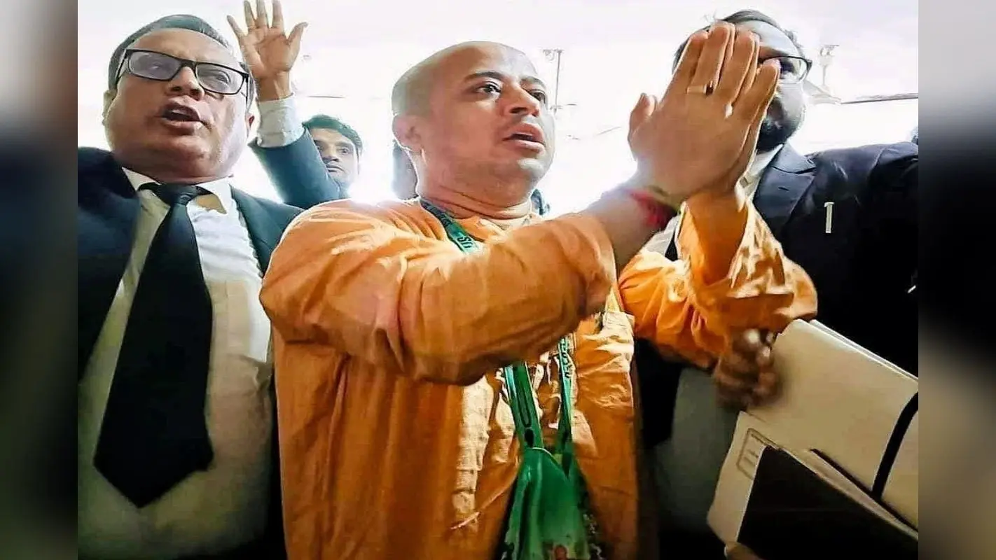Bangladesh News: हिंदुओं के खिलाफ बांग्लादेश में नहीं थम रहा अत्याचार, अब चिन्मय कृष्ण दास प्रभु को किया गया गिरफ्तार