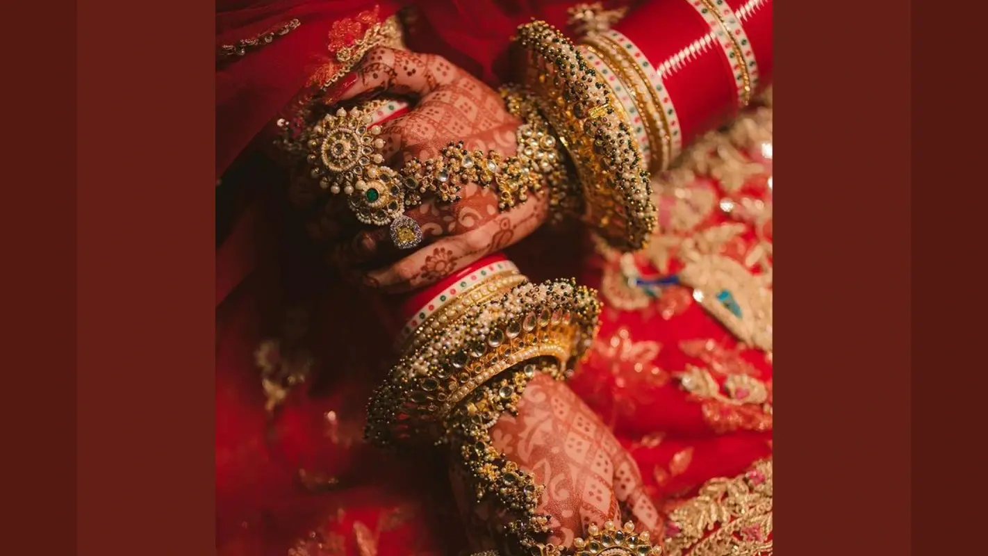 Bangle Design For Wedding: शादी के लिए चुनें ये खूबसूरत कंगन डिजाइन, जोड़े आपके लुक में चार चांद