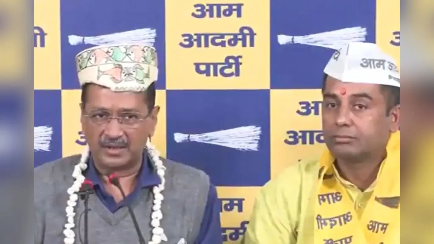 दिल्ली चुनाव से पहले बड़ा दांव, पूर्व विधायक अनिल झा AAP में शामिल, BJP को झटका