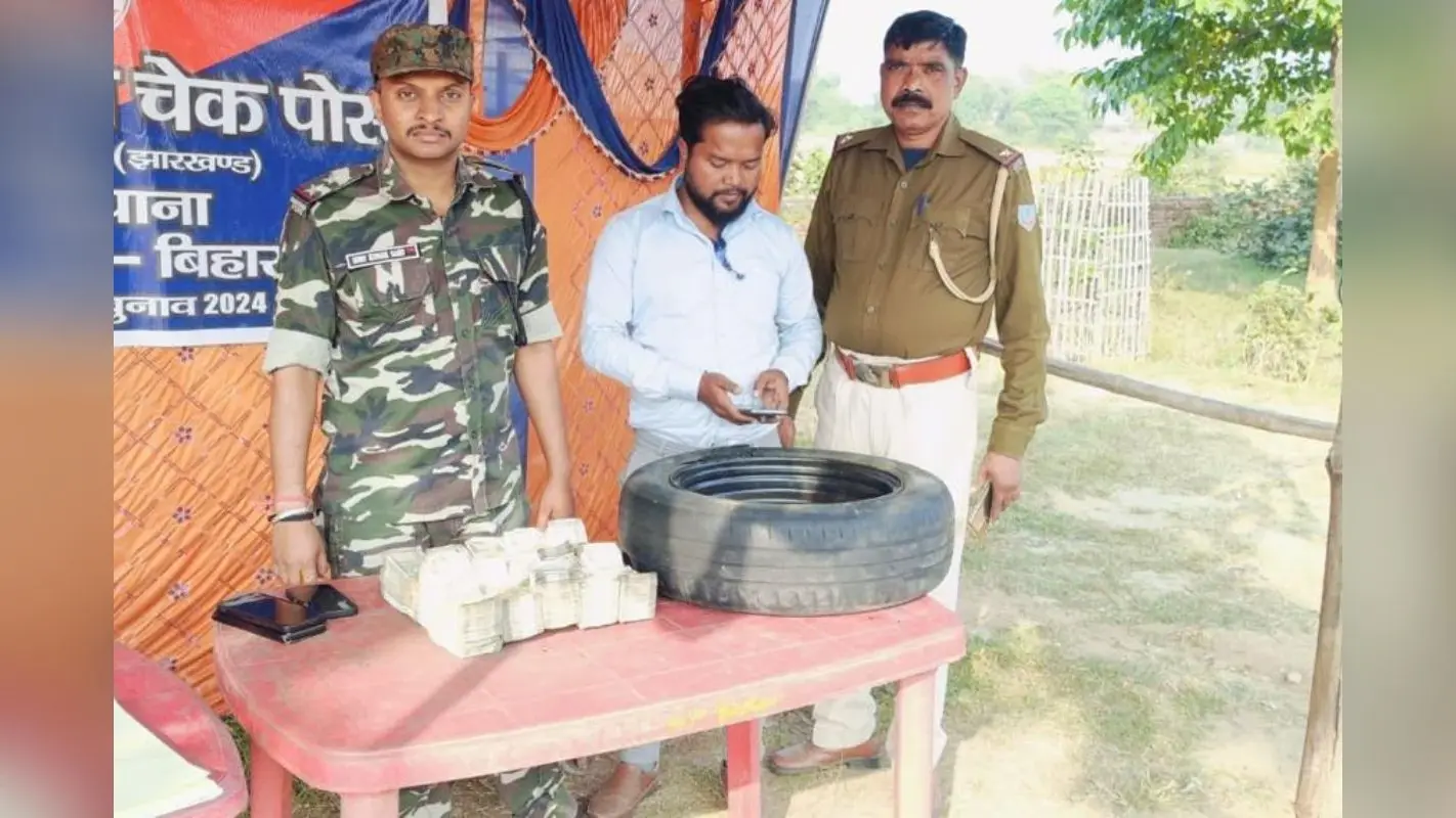 Jharkhand News: आयकर विभाग ने गाड़ी से जब्त किए 25 लाख रुपए, ऐसे मिली कामयाबी