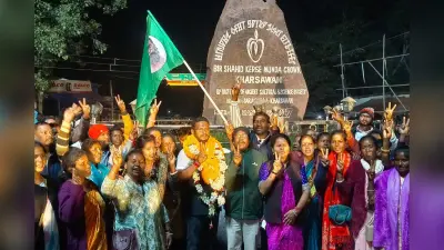 खरसावां से जीत की हैट्रिक लगानेवाले दशरथ गागराई का जोरदार स्वागत, जमकर उड़े रंग-गुलाल