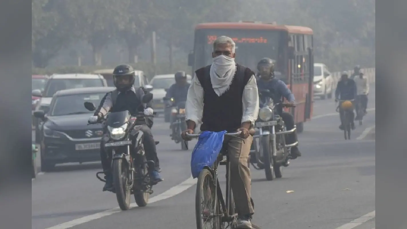 Delhi Weather : दिल्ली में सांस लेना मुश्किल, सर्दी से ठिठुर रहे हैं लोग, मौसम विभाग ने दी ये जानकारी