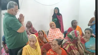 सांसद ने वृद्धा आश्रम में बुजुर्गों से लिया आशीर्वाद, उपहार बांटकर मनायी खुशियां
