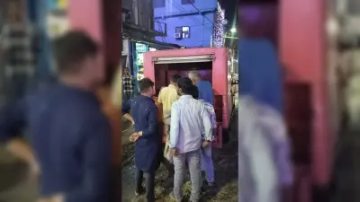 फर्नीचर दुकान में मोमबत्ती से लगी आग
